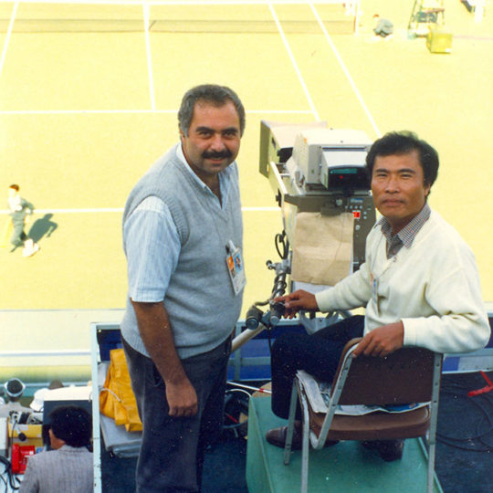 1988 Seoul Olimpiyat Oyunları (KOR) Kamerası merkez korta yakın bir kameraman