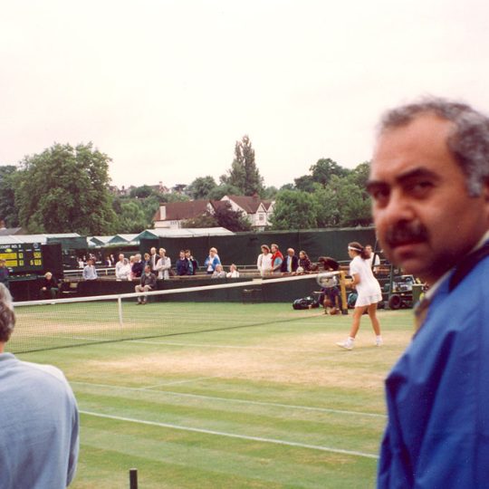Wimbledon’da ünlü tenisçiler seyirciyle bazen dış kortlarda da buluşabiliyor